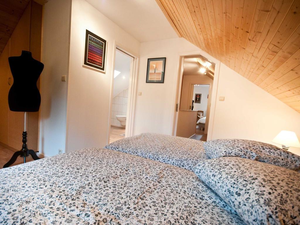 Modern Holiday Home In Stavelot With Fireplace Oda fotoğraf